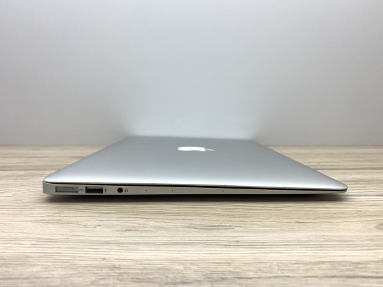 Б/в Ноутбук MacBook Air A1466 / Intel Core i5-5250U / 4 Гб / SSD 240 Гб / Клас B