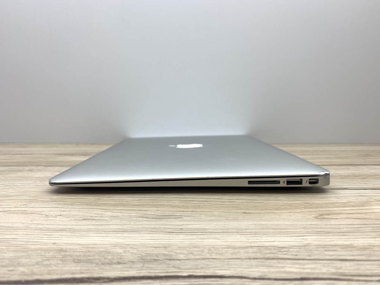 Б/в Ноутбук MacBook Air A1466 / Intel Core i5-5250U / 4 Гб / SSD 240 Гб / Клас B