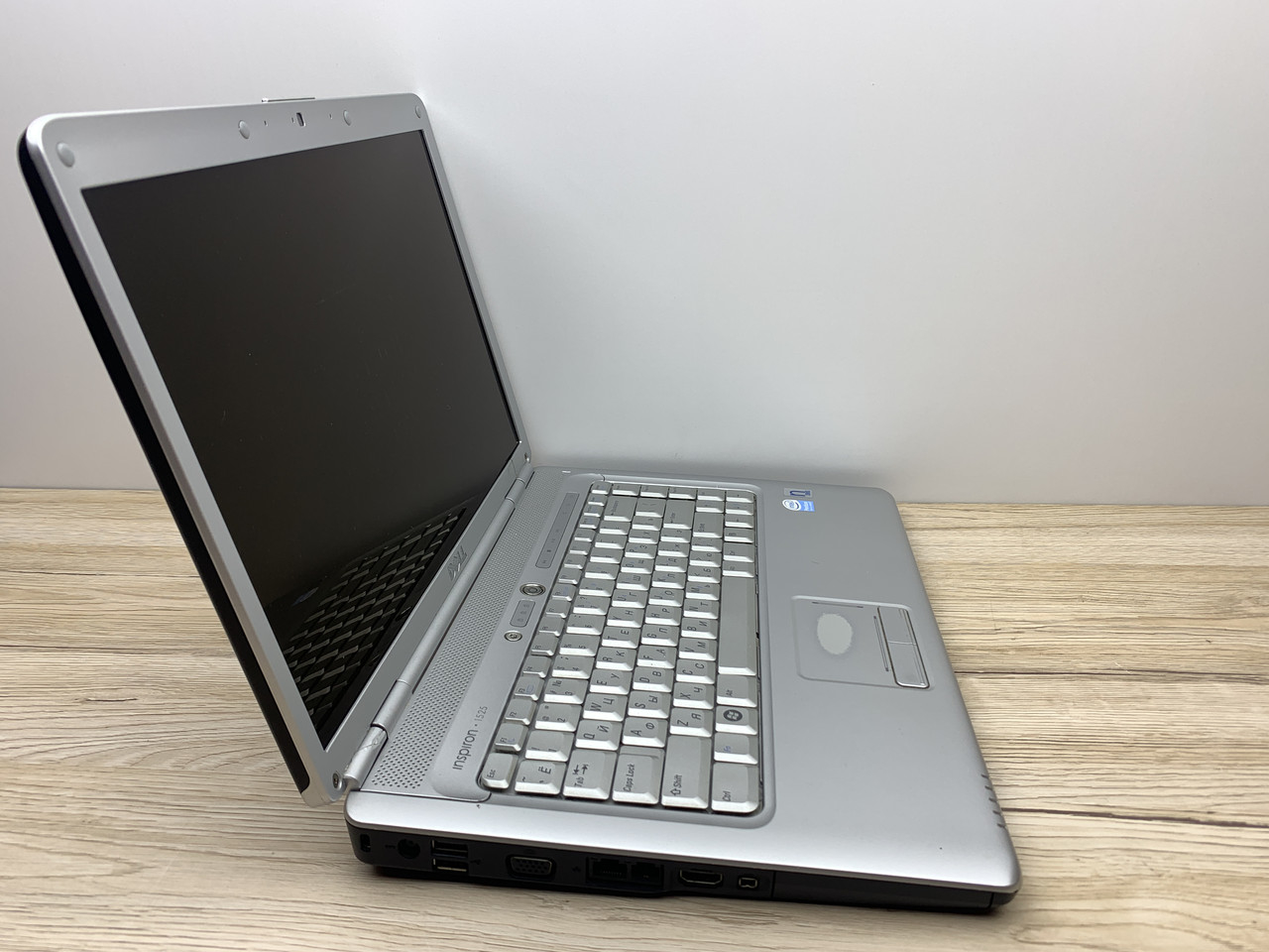 Б/в Ноутбук Dell Inspiron 1525 / Intel Core 2 Duo T8100 / 4 Гб / HDD 320 Гб / Клас B (не працює батарея)