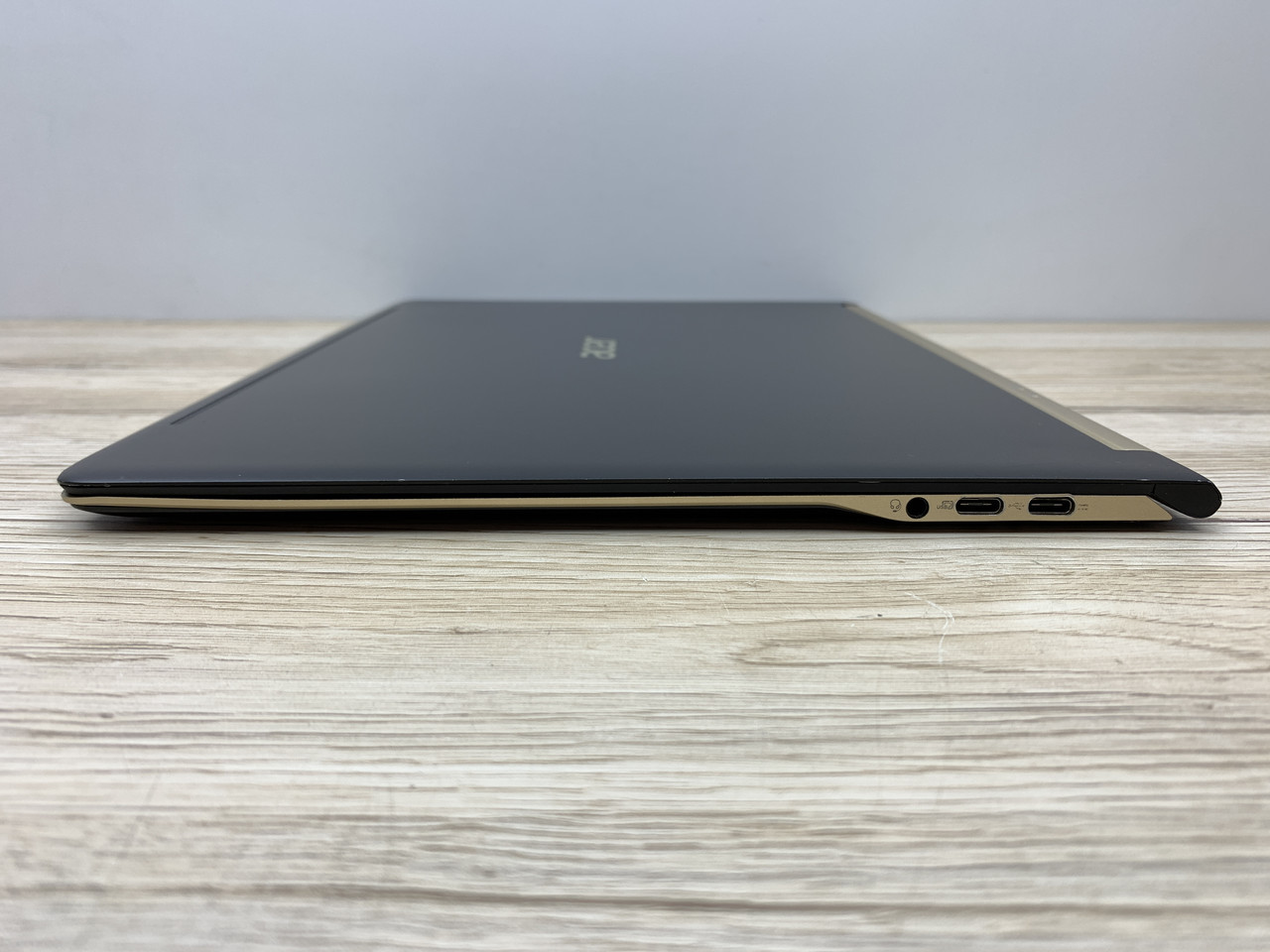 Б/в Ноутбук Acer Swift 7 SF713 Intel Core i5-7Y54 / 8 Гб / SSD 240 Гб / Клас В