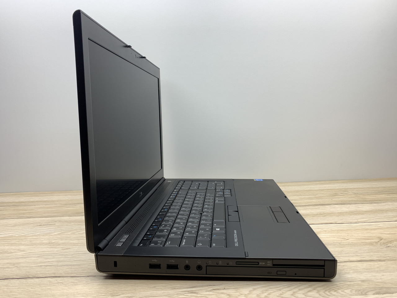 Б/в Ноутбук Dell M6800 / Intel Core i7-4800MQ / 16 Гб / SSD 240 Гб + HDD 500 Гб / Клас B