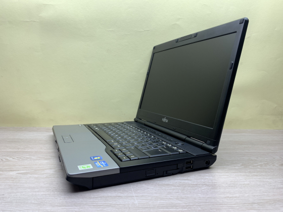 Б/в Ноутбук Fujitsu Lifebook S752 / Intel Core i5-3340M / 4 Гб / 320 Гб / Клас B