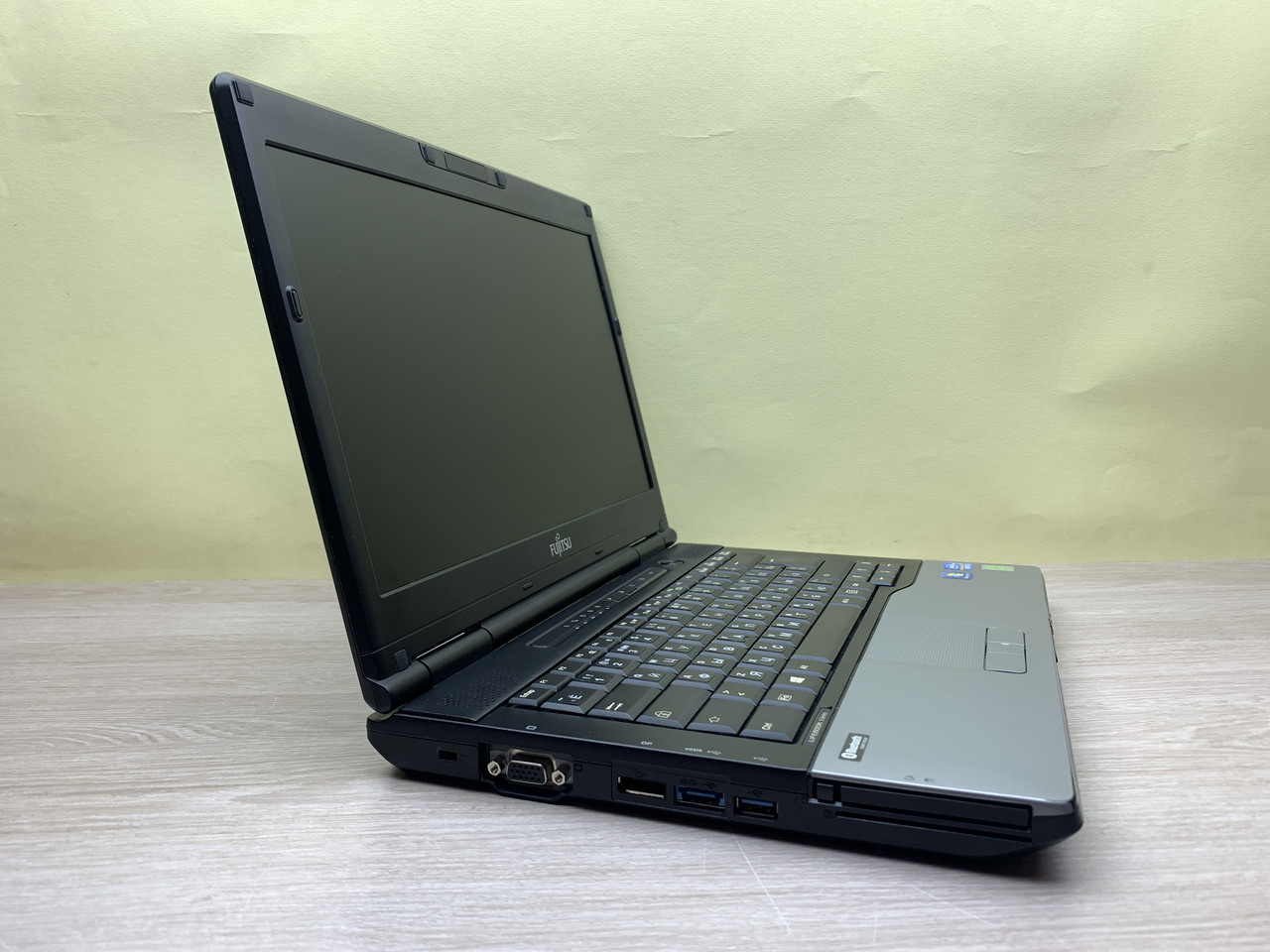 Б/в Ноутбук Fujitsu Lifebook S752 / Intel Core i5-3340M / 4 Гб / 320 Гб / Клас B