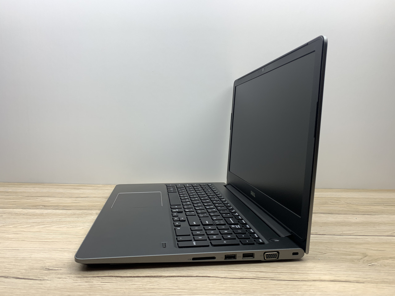 Б/в Ноутбук Dell Vostro 15 5568 / Intel Core i5-7200U / 8 Гб / SSD 240 Гб / Клас B