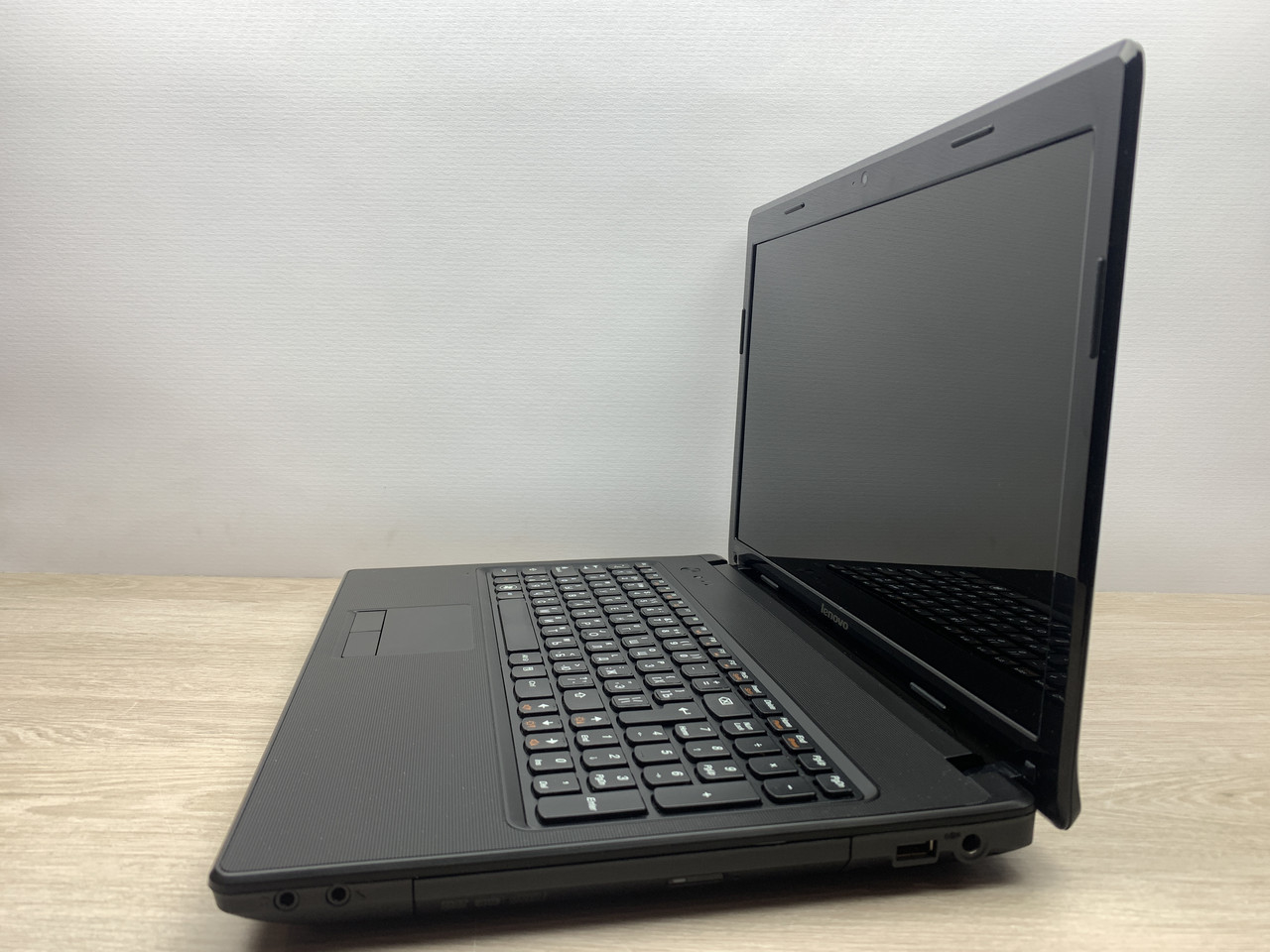 Б/в Ноутбук Lenovo G570 / Intel Core i5 (2 покоління) / 8 Гб / 120 Гб / Клас B