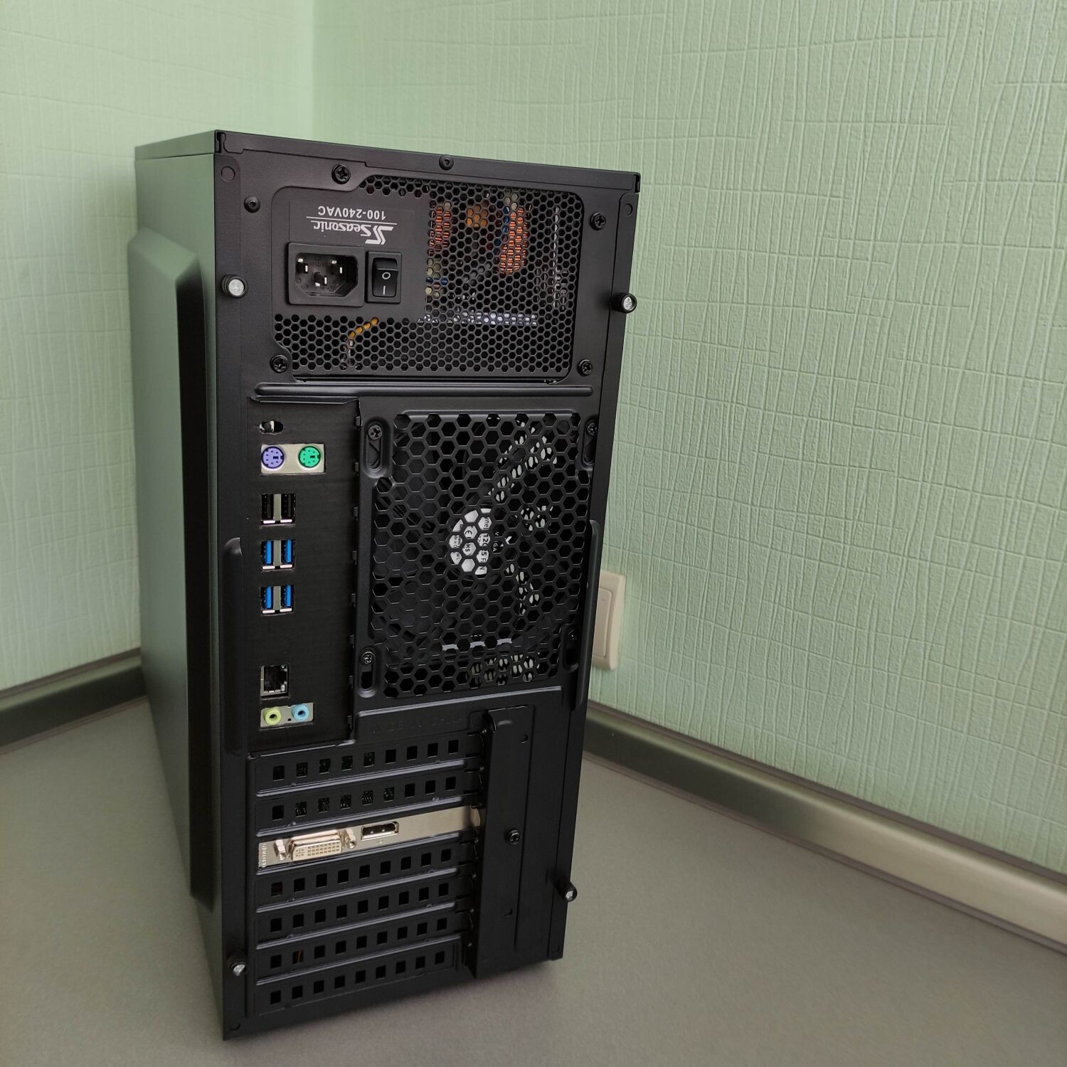 Б/в Робоча станція Vinga Tower Intel Xeon E5-2680 / 32 Гб / HDD 1 Тб