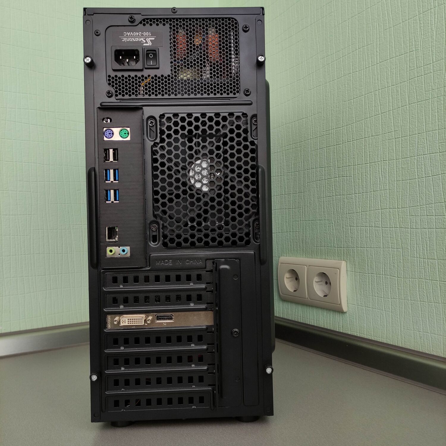 Б/в Робоча станція Vinga Tower Intel Xeon E5-2680 / 32 Гб / HDD 1 Тб