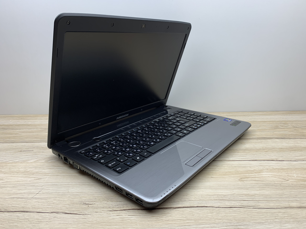 Б/в Ноутбук Medion Akoya MD98930 Intel Core i3-2350M / 8 Гб / SSD 120 Гб / Клас В