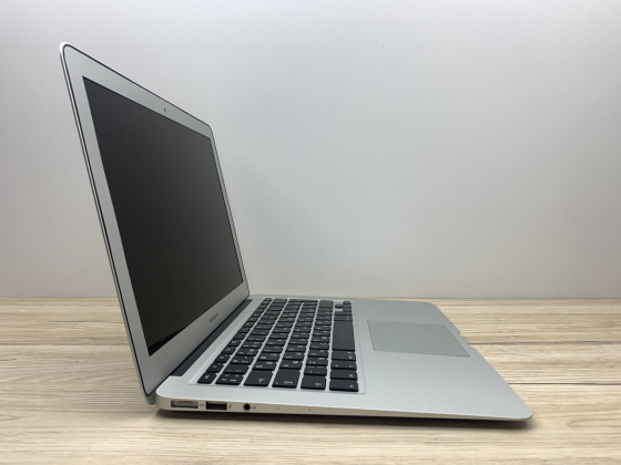 Б/в Ноутбук MacBook Air 2015 A1466 / Intel Core i7-5650U / 8 Гб / SSD 240 Гб / Клас B