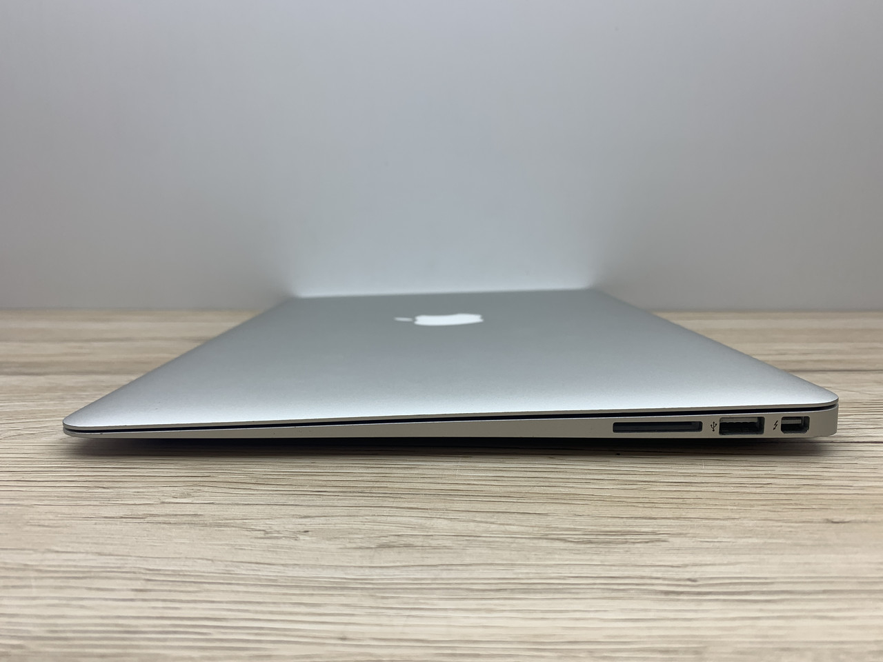 Б/в Ноутбук MacBook Air 2015 A1466 / Intel Core i7-5650U / 8 Гб / SSD 240 Гб / Клас B