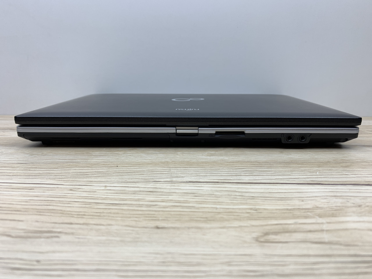 Б/в Ноутбук Fujitsu LifeBook S760 Intel Core i5-520M / 8 Гб / SSD 120 Гб / Клас В