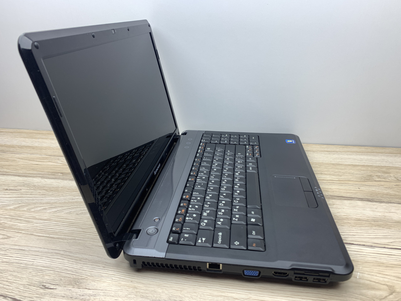 Б/в Ноутбук Lenovo G550 / Intel Pentium T4400 / 4 Гб / HDD 320 Гб / Клас B