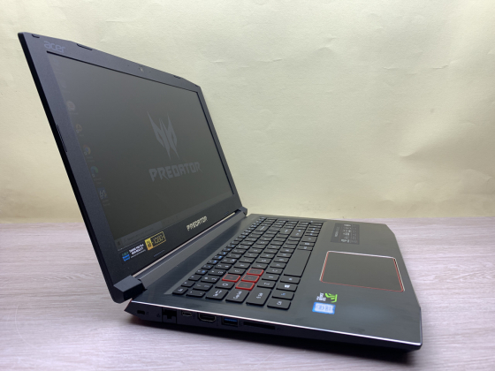 Б/в Ноутбук Acer Predator Helios 300 / Intel Core i7 (7 покоління) / 16 Гб / SSD 256 Гб + 1 Тб / Клас B