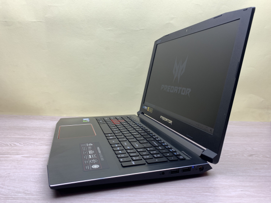 Б/в Ноутбук Acer Predator Helios 300 / Intel Core i7 (7 покоління) / 16 Гб / SSD 256 Гб + 1 Тб / Клас B