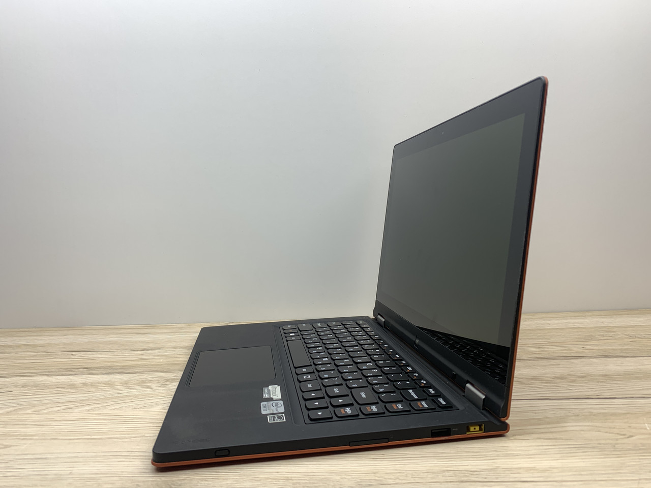 Б/в Ноутбук Lenovo yoga 13 / Intel Core i7-3537U / 8 Гб / SSD 120 Гб / Клас B