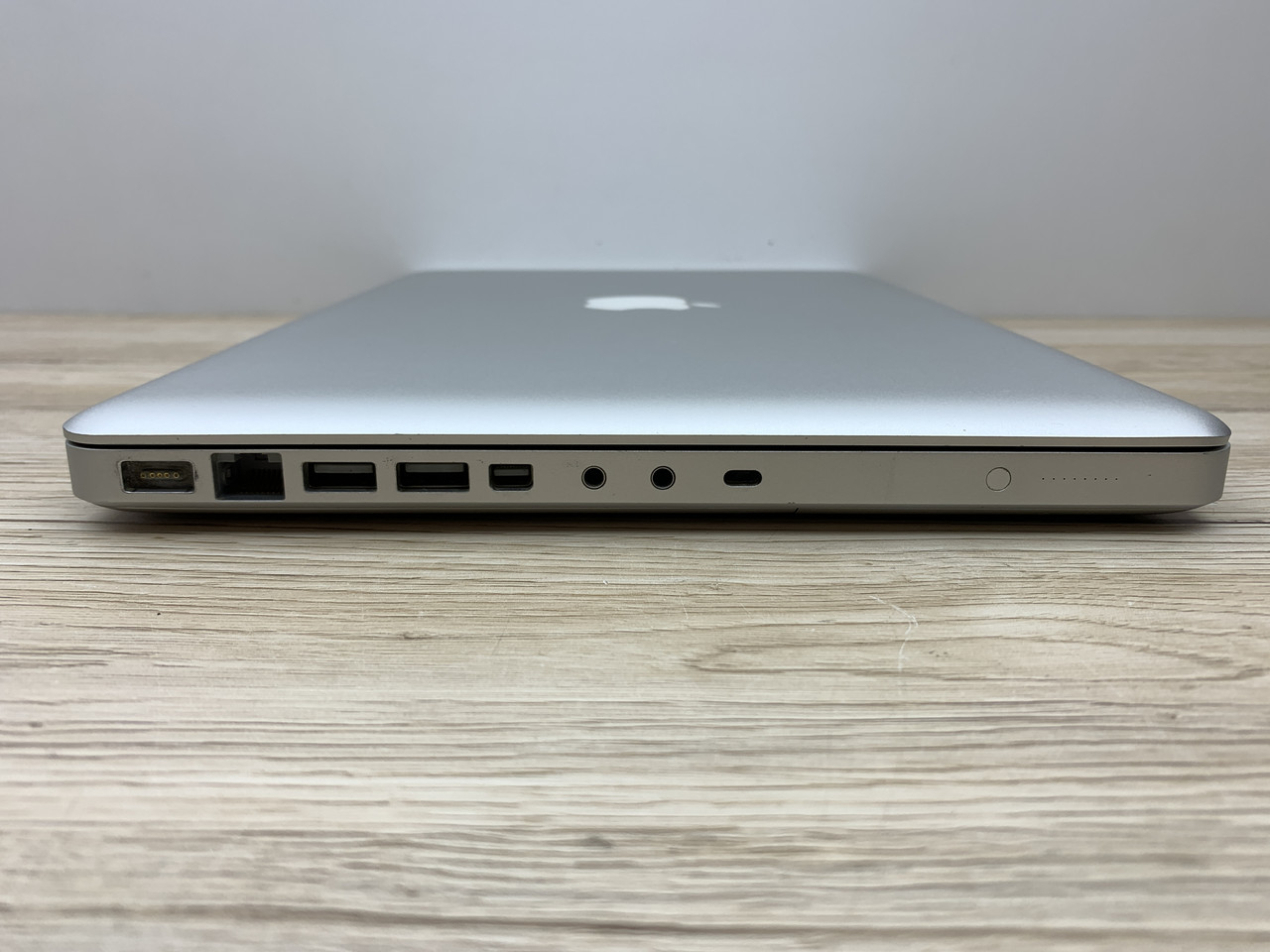 Б/в Ноутбук Apple MacBook Pro A1278 WXGA Intel Core 2 Duo P7350 / 4 Гб / SSD 120 Гб / Клас В