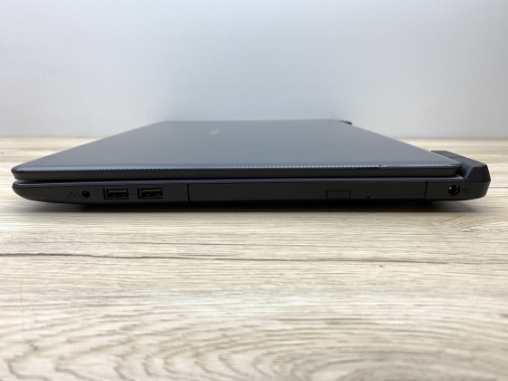 Б/в Ноутбук Medion P6678 Intel Core i5-7200U / 8 Гб / SSD 120 Гб + HDD 500 Гб / Клас В (не працює батарея)