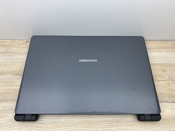 Б/в Ноутбук Medion P6678 Intel Core i5-7200U / 8 Гб / SSD 120 Гб + HDD 500 Гб / Клас В (не працює батарея)