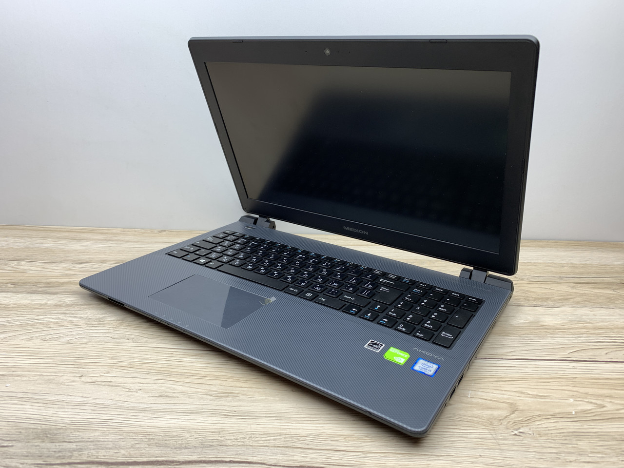 Б/в Ноутбук Medion P6678 Intel Core i5-7200U / 8 Гб / SSD 120 Гб + HDD 500 Гб / Клас В (не працює батарея)