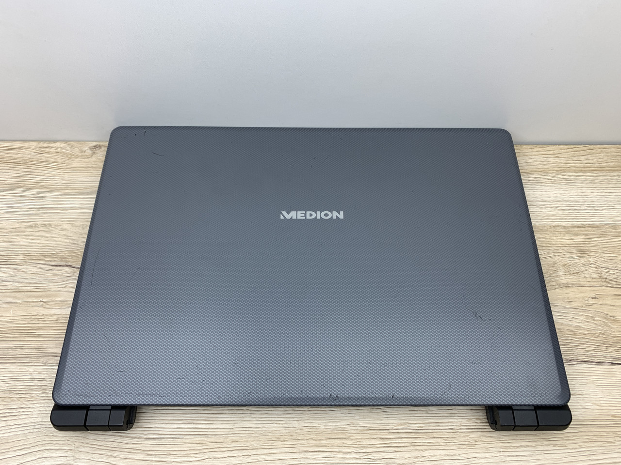 Б/в Ноутбук Medion P6678 Intel Core i5-7200U / 8 Гб / SSD 120 Гб + HDD 500 Гб / Клас В (не працює батарея)