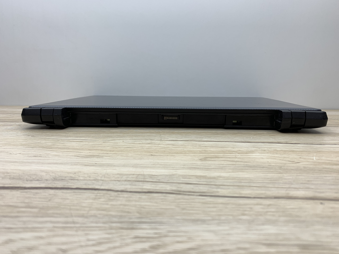 Б/в Ноутбук Medion P6678 Intel Core i5-7200U / 8 Гб / SSD 120 Гб + HDD 500 Гб / Клас В (не працює батарея)