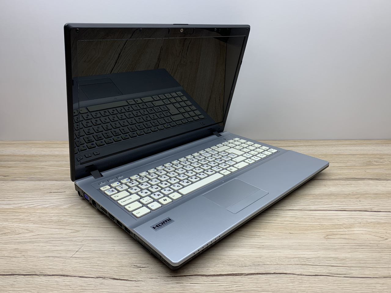 Б/в Ноутбук Zepto Znote V15 Intel Core 2 Duo P8700 / 4 Гб / SSD 120 Гб / Клас В (не працює батарея)
