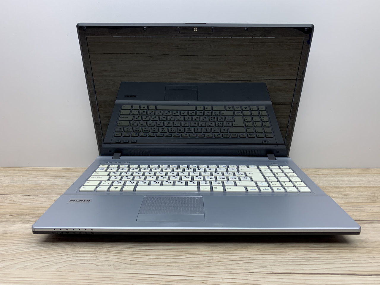 Б/в Ноутбук Zepto Znote V15 Intel Core 2 Duo P8700 / 4 Гб / SSD 120 Гб / Клас В (не працює батарея)