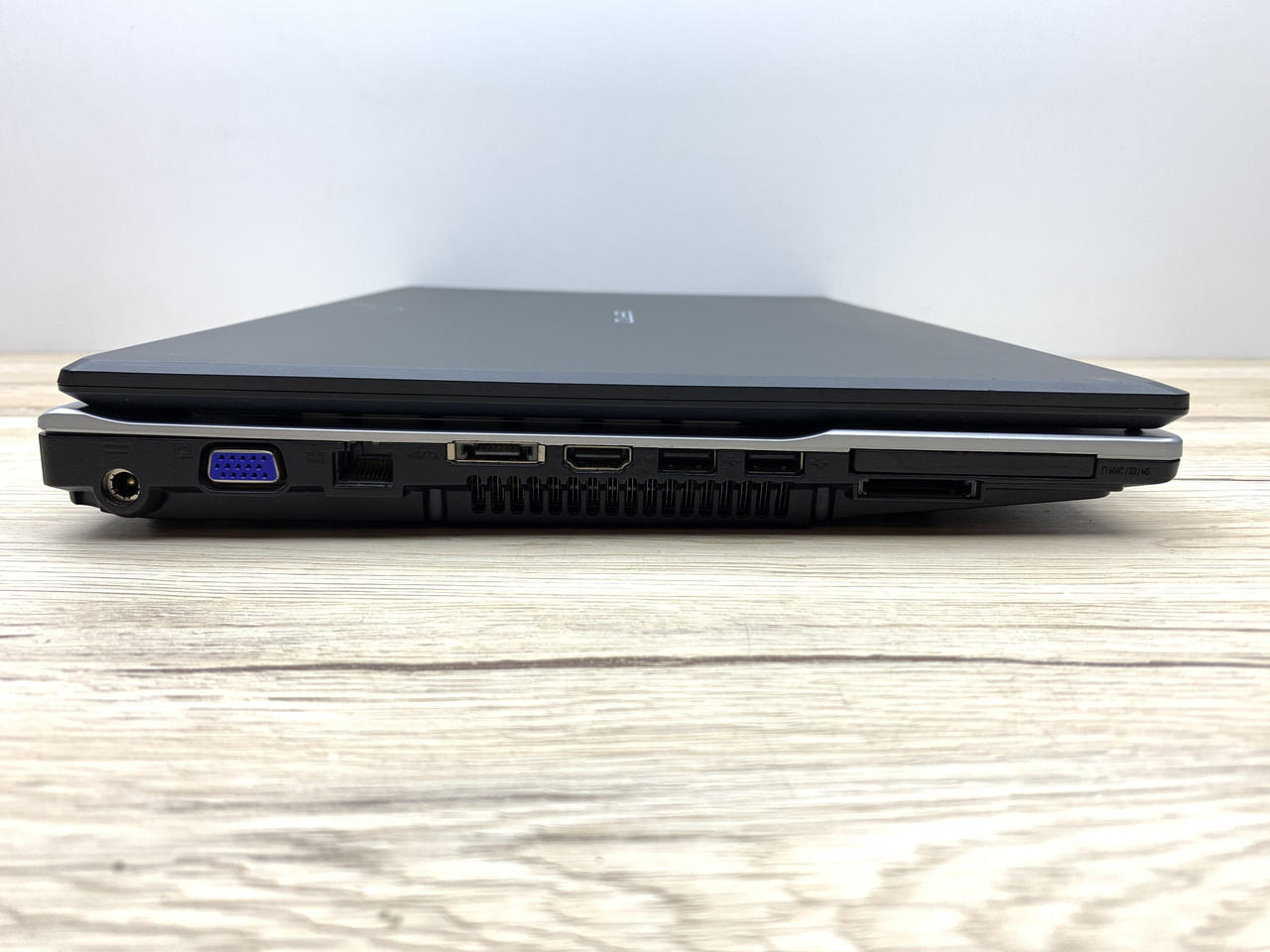Б/в Ноутбук Zepto Znote V15 Intel Core 2 Duo P8700 / 4 Гб / SSD 120 Гб / Клас В (не працює батарея)
