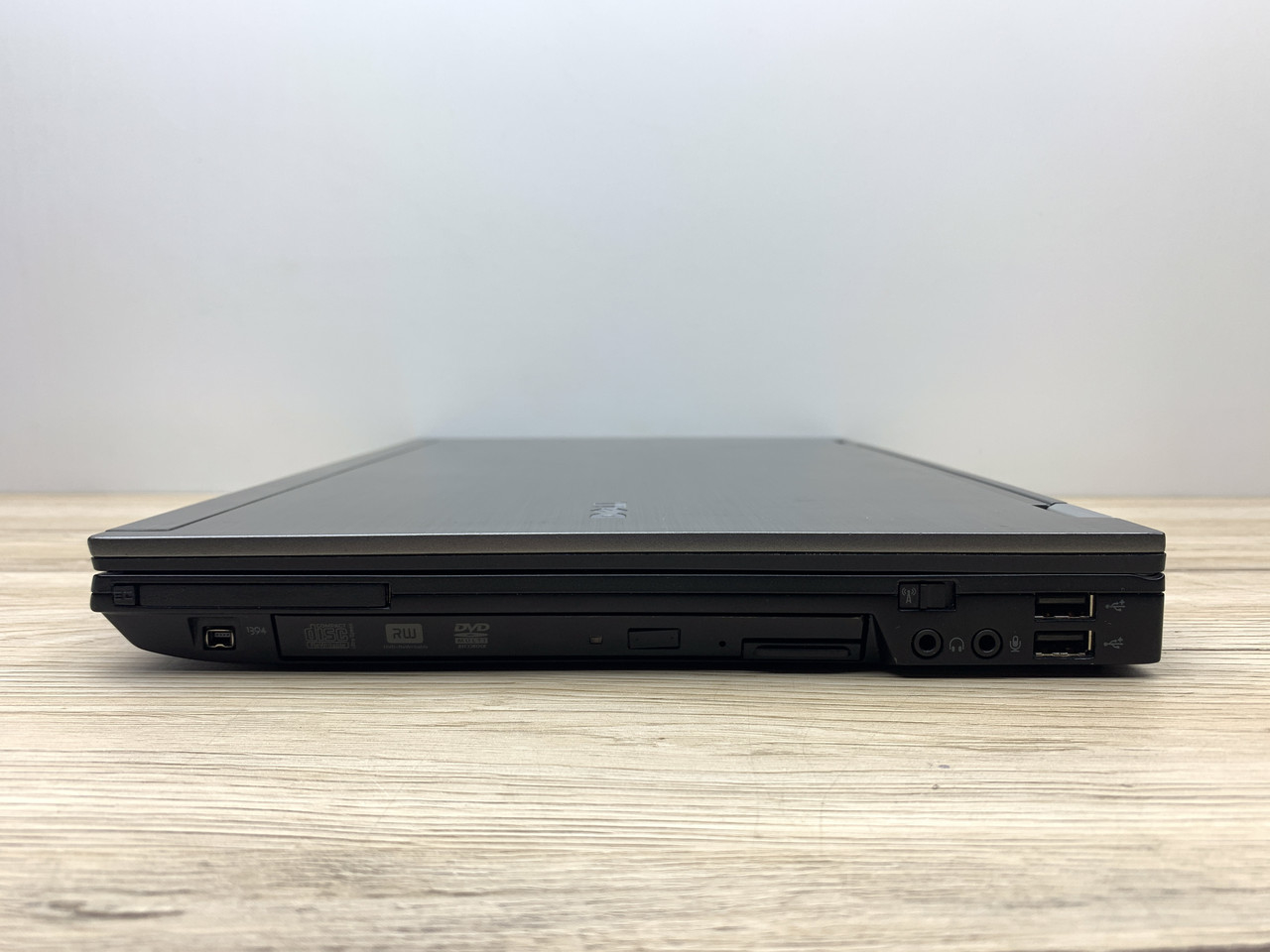 Б/в Ноутбук Dell Latitude E6410 Intel Core i3-380M / 4 Гб / SSD 120 Гб / Клас B (не працює батарея)