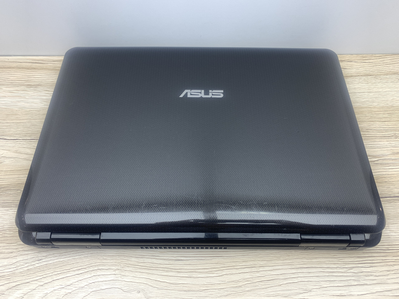 Б/в Ноутбук Asus K40IN / Intel Core 2 Duo P8700 / 4 Гб / HDD 320 Гб / Клас B (не працює батарея)