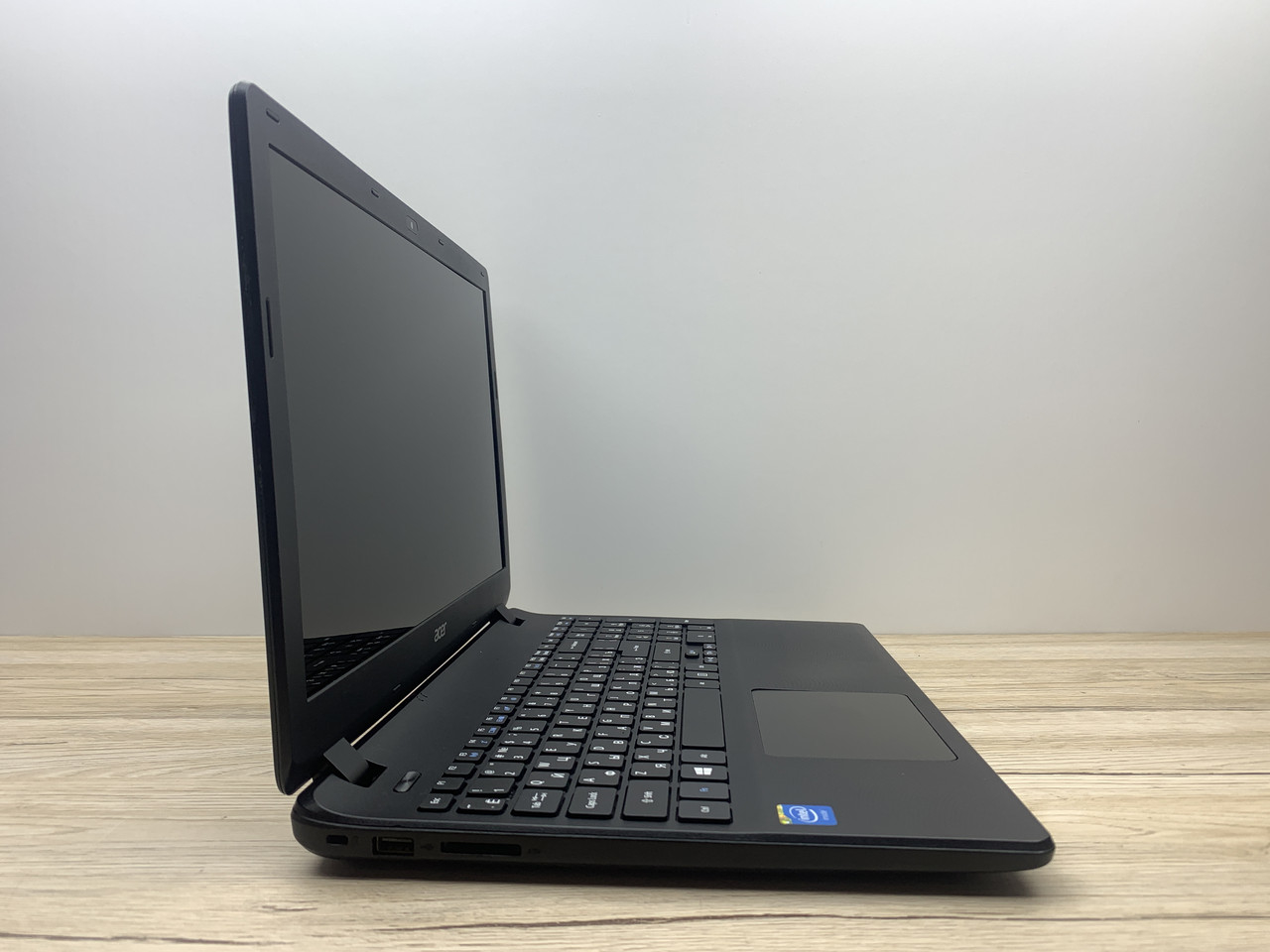 Б/в Ноутбук Acer Aspire ES1-512 / Intel Celeron N2840 / 4 Гб / SSD 120 Гб / Клас B