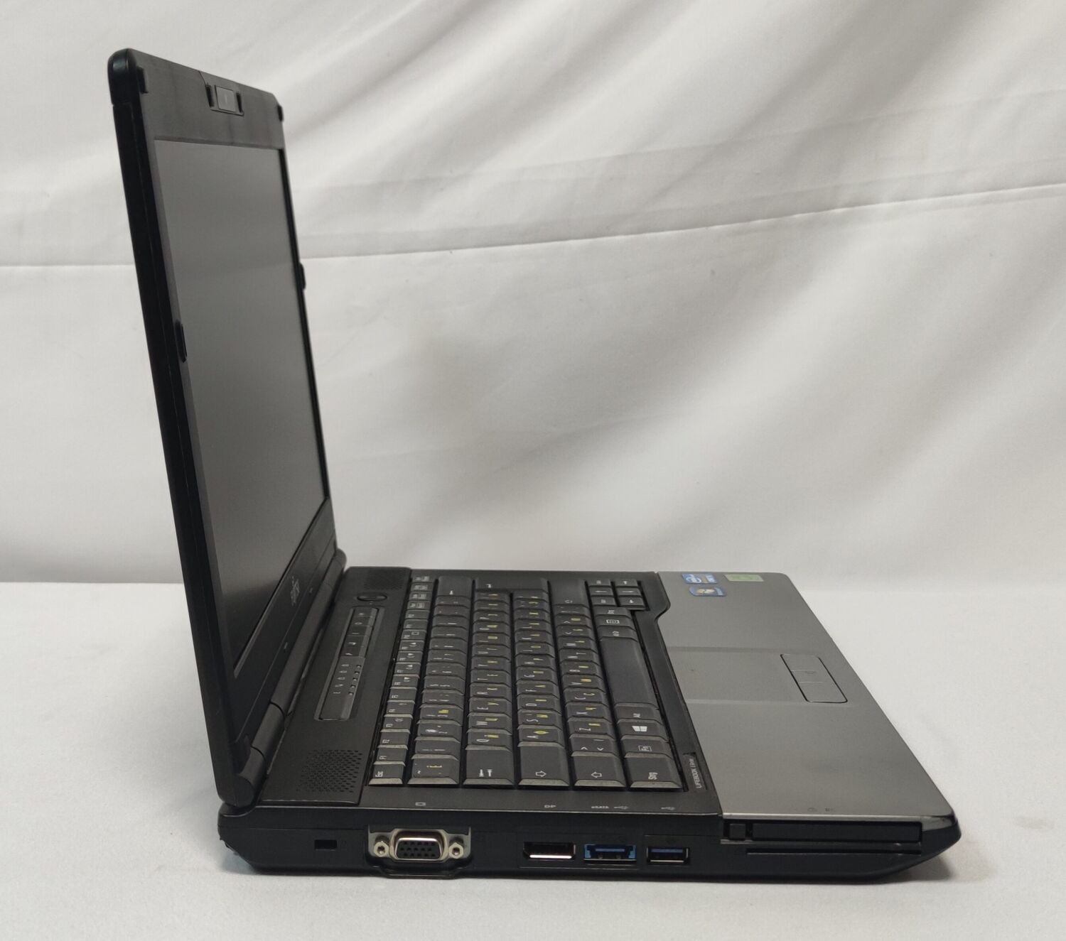 Б/в Ноутбук Fujitsu LifeBook S782 Intel Core i5-3360M / 8  Гб / HDD 320 Гб / Клас А