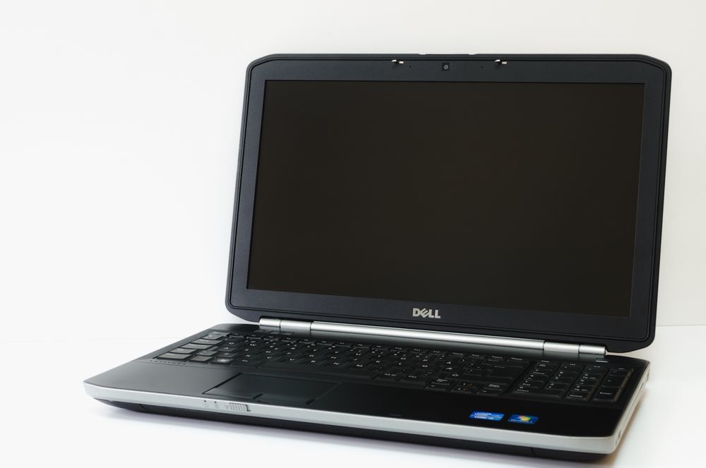 Б/в Ноутбук Dell Latitude E5520 / Intel Core i5-2520M / 4 Гб / HDD 250 Гб / Клас B (не працює батарея)