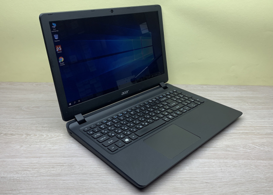 Б/в Ноутбук Acer Aspire ES1-572 / Intel Core i3-7100U / 8 Гб / 120 Гб / Клас A