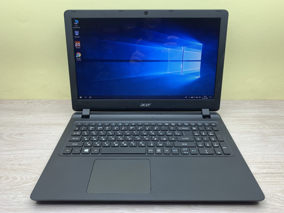 Б/в Ноутбук Acer Aspire ES1-572 / Intel Core i3-7100U / 8 Гб / 120 Гб / Клас A