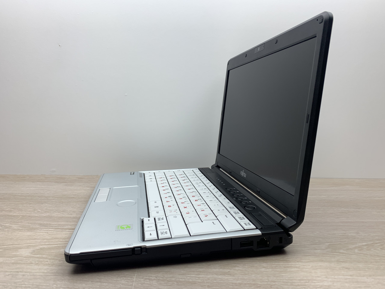 Б/в Ноутбук Fujitsu Lifebook S761 / Intel Core i3-2370M / 4 Гб / 120 Гб / Клас B