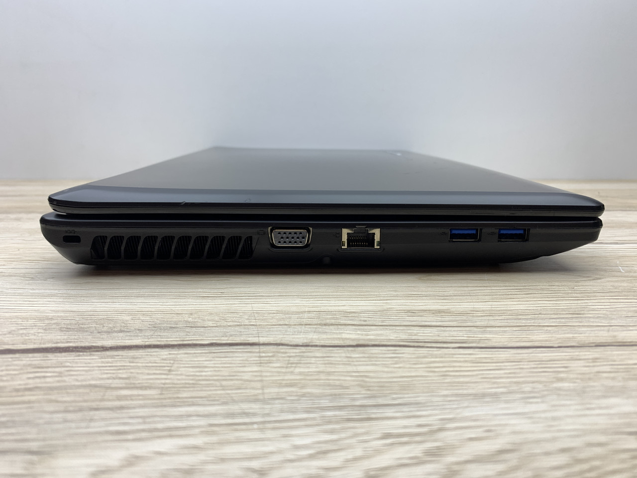 Б/в Ноутбук Lenovo IdeaPad G585 AMD E1-1200 / 4 Гб / SSD 120 Гб / Клас А