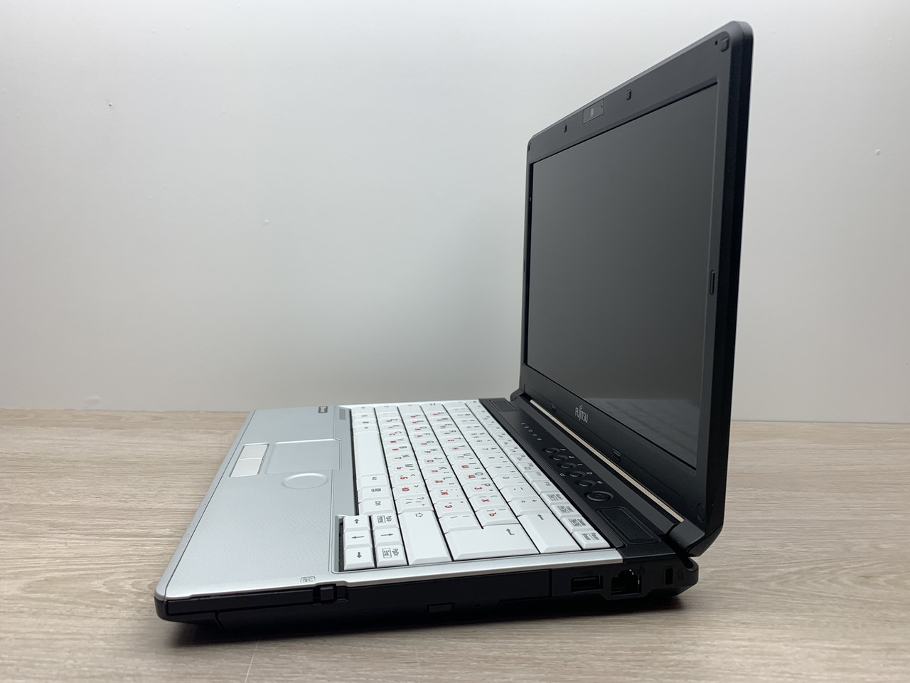 Б/в Ноутбук Fujitsu Lifebook S761 / Intel Core i3-2310M / 4 Гб / 120 Гб / Клас A