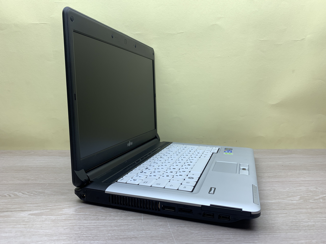 Б/в Ноутбук Fujitsu Lifebook S710 / Intel Core I3-370M / 4 Гб / SSD 120 Гб / Клас B