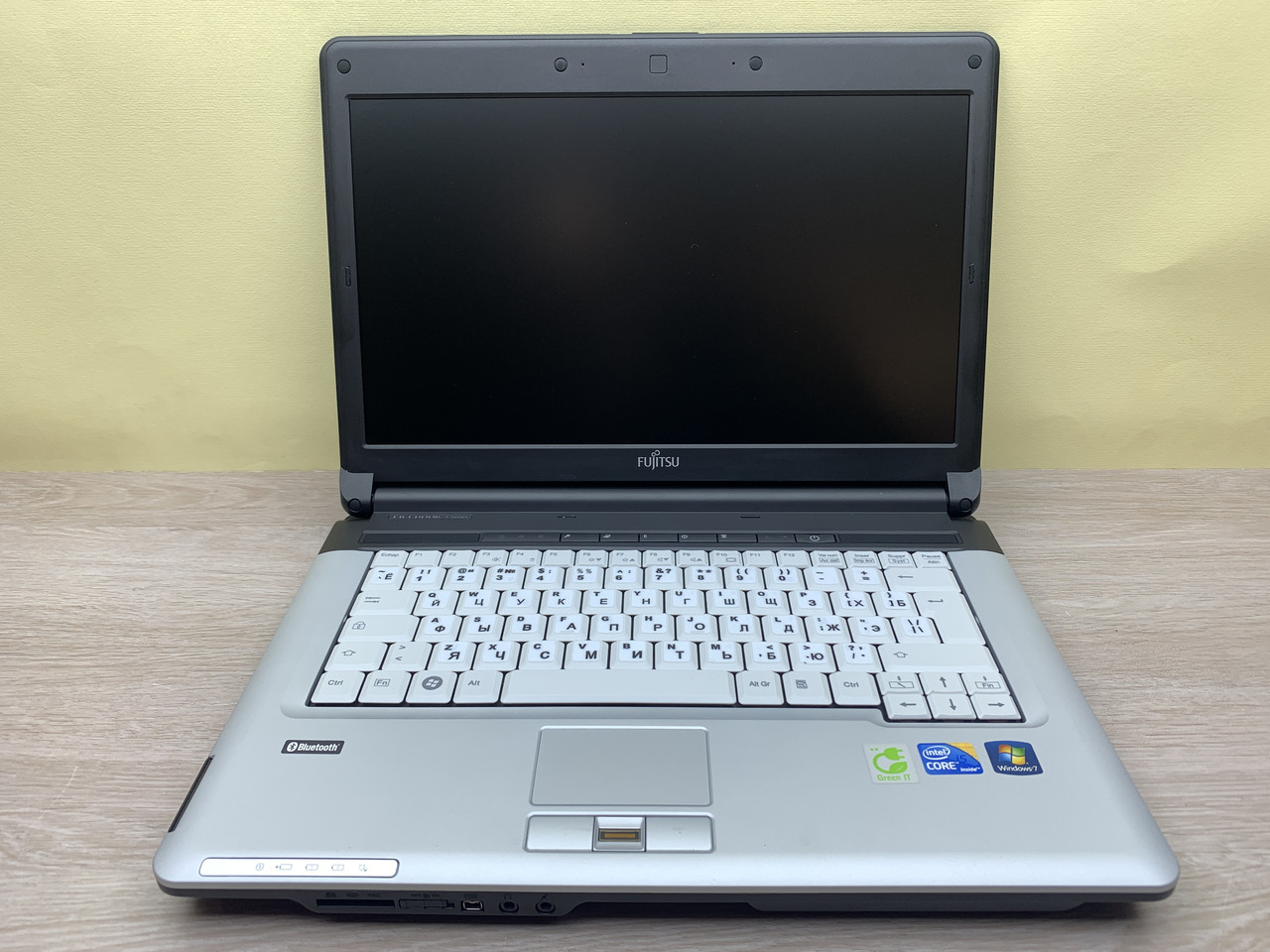 Б/в Ноутбук Fujitsu Lifebook S710 / Intel Core I3-370M / 4 Гб / SSD 120 Гб / Клас B