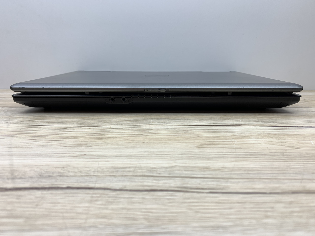 Б/в Ноутбук Fujitsu Siemens Espirimo V5555 Intel Core 2 Duo T5850 / 3 Гб / SSD 120 Гб / Клас В