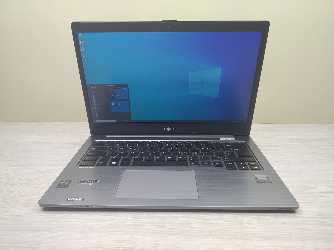 Б/в Ноутбук Fujitsu Lifebook U904 / Intel Core i5-4300U / 6 Гб / 240 Гб / Клас A