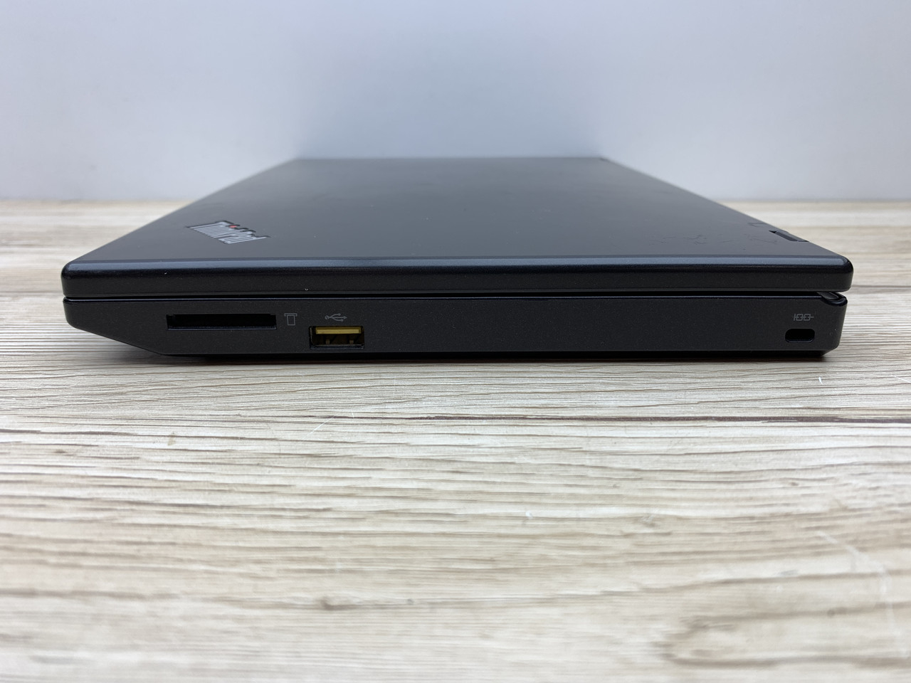 Б/в Ноутбук Lenovo ThinkPad X100e AMD Athlon Neo MV-40 / 4 Гб / SSD 120 Гб / Клас В (не працює батарея)