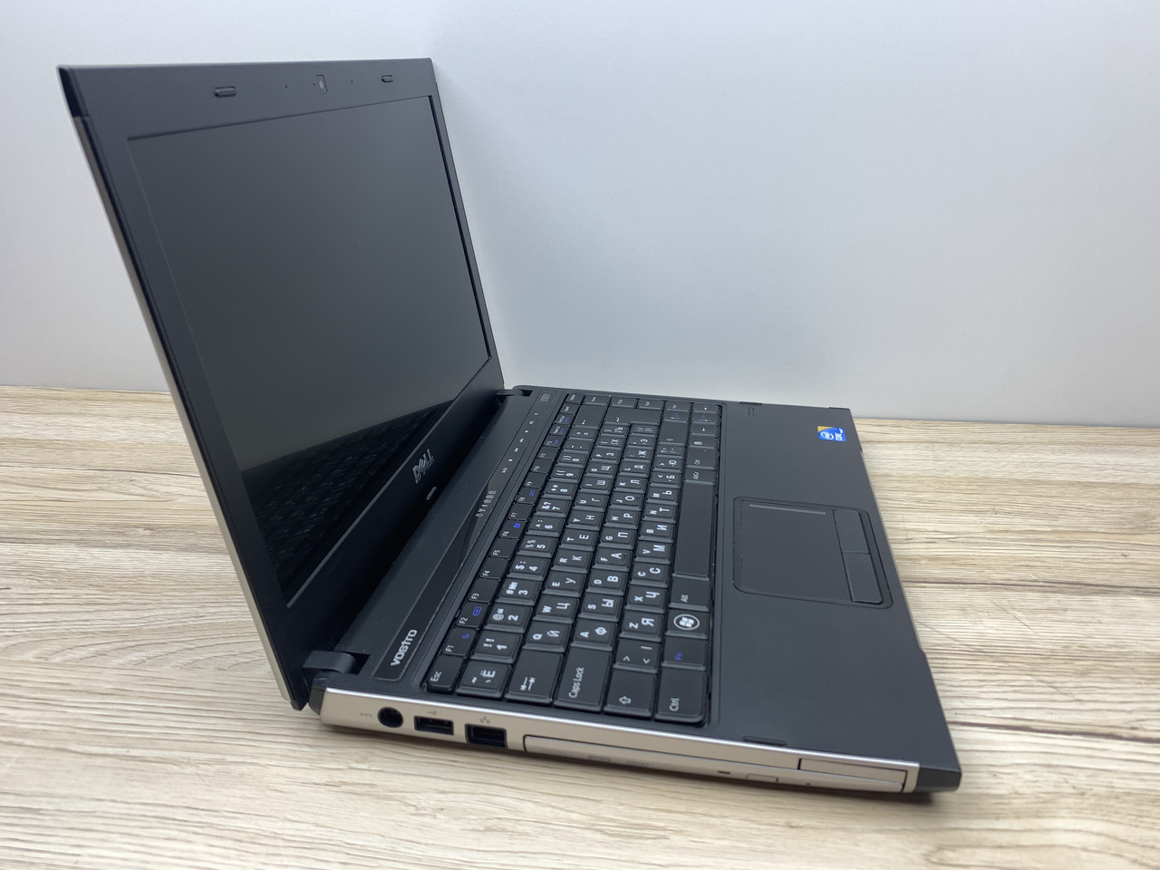 Б/в Ноутбук Dell Vostro 3300 / Intel Core i5-450M / 4 Гб / SSD 120 Гб / Клас B (не працює батарея)