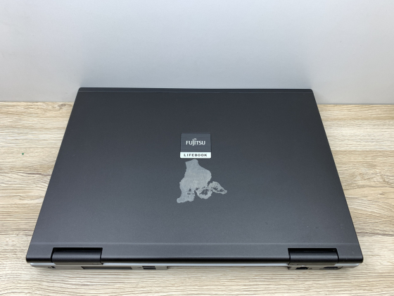 Б/в Ноутбук Fujitsu E8420 Intel Core 2 Duo P8600 / 4 Гб / SSD 120 Гб / Клас В