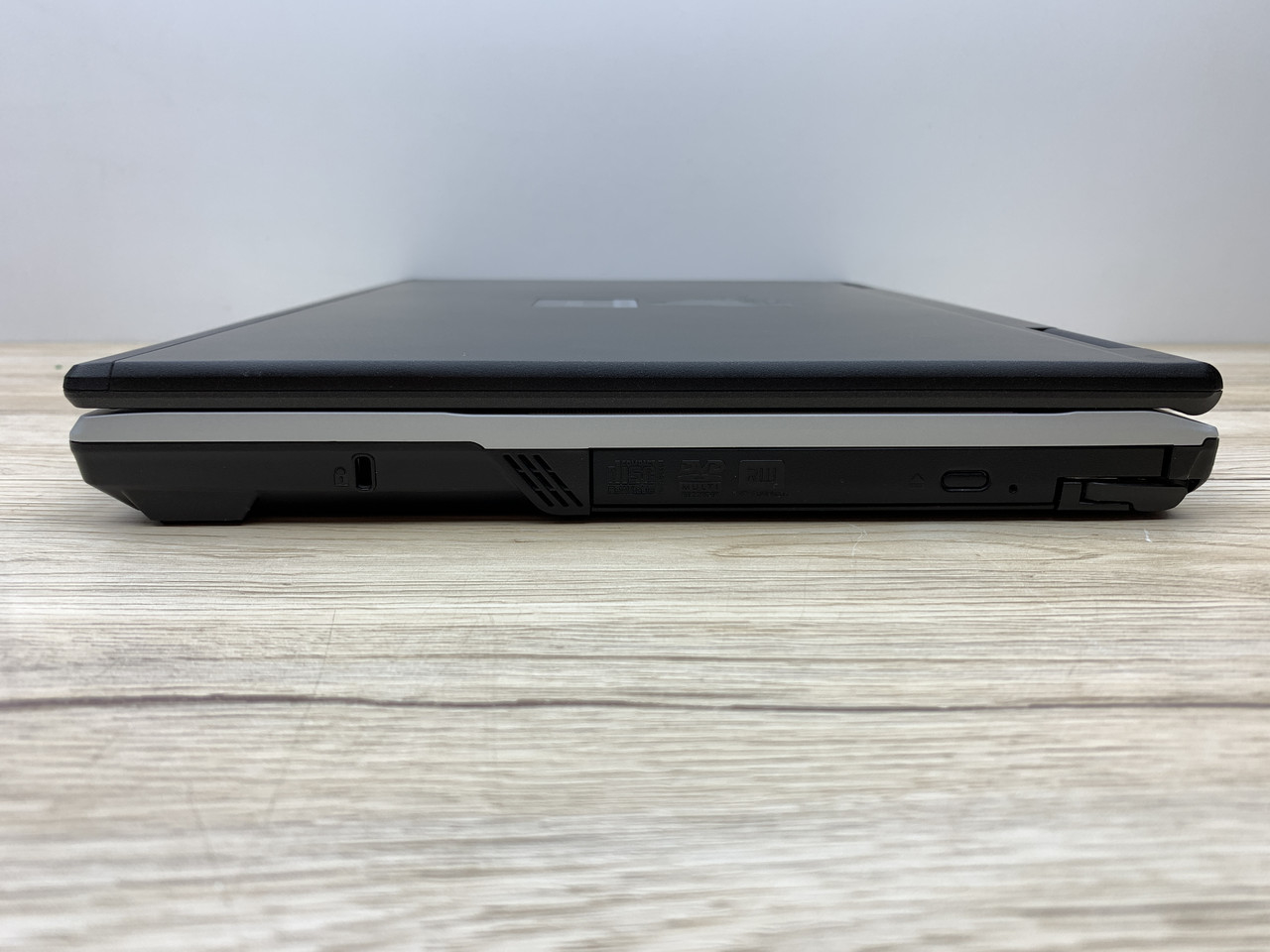 Б/в Ноутбук Fujitsu E8420 Intel Core 2 Duo P8600 / 4 Гб / SSD 120 Гб / Клас В