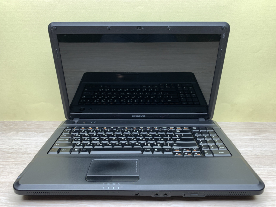 Б/в Ноутбук Lenovo G550 / Intel Core 2 Duo / 4 Гб / 320 Гб / Клас B