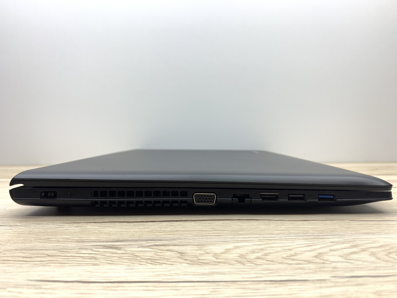 Б/в Ноутбук Lenovo G70-80 / Intel Pentium 3825U / 8 Гб / SSD 240 Гб / Клас B