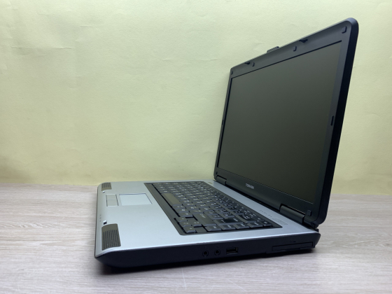 Б/в Ноутбук Toshiba L40-139 / Intel Core Duo / 2 Гб / 250 Гб / Клас B