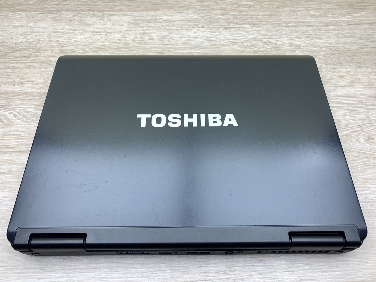 Б/в Ноутбук Toshiba L40-139 / Intel Core Duo / 2 Гб / 250 Гб / Клас B